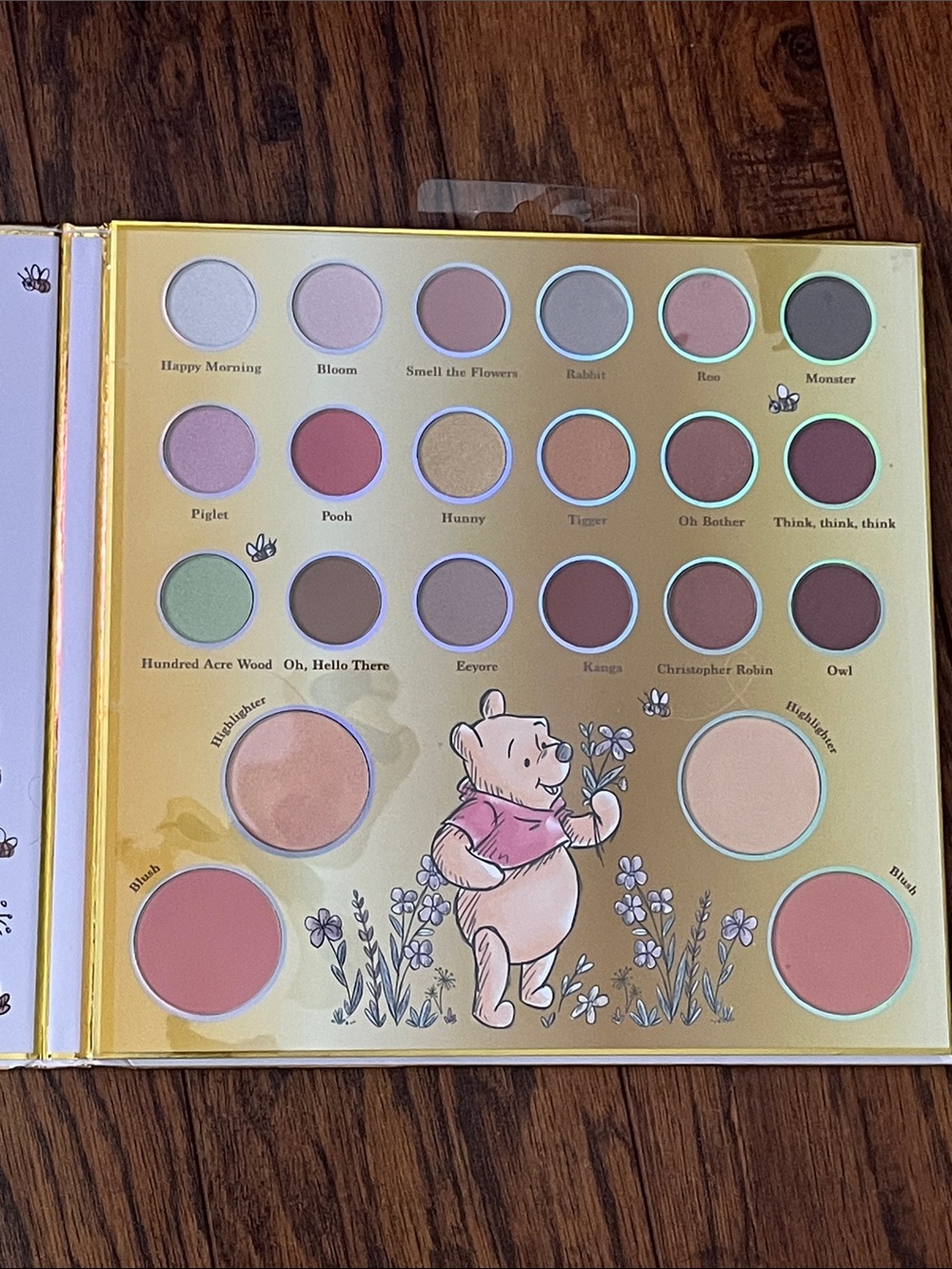 NEW!  Disney Winnie the Pooh Eyeshadow and Face Makeup Palette - Picture 4 of 15
